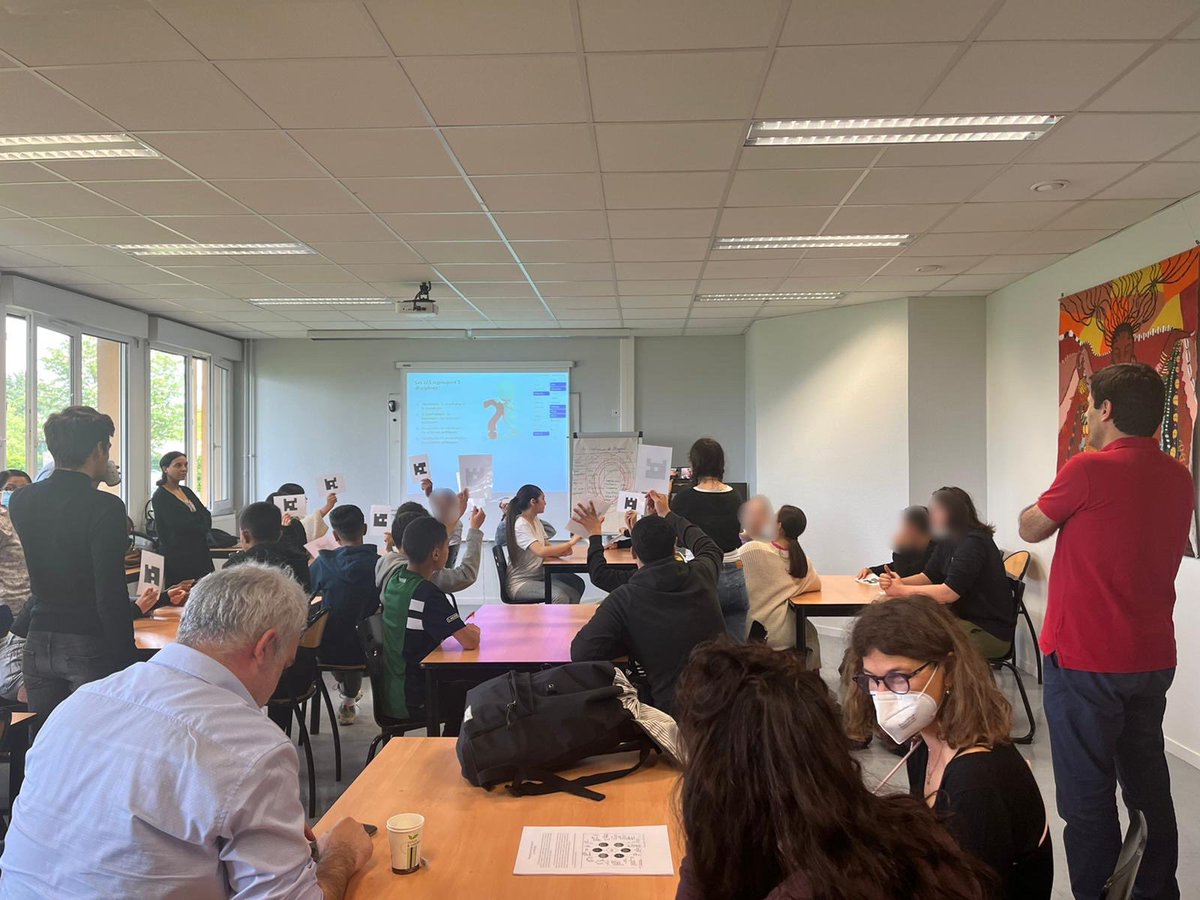EosErasmus's tweet photo. Deuxième journée de la semaine d’apprentissage du projet EOS en France : Observation en classe au collège Anatole France des outils PEER "Jigsaw", "Blind trio" et "Placemat". #dsden60 #eosproject #erasmus https://t.co/FxkxBgYdCN