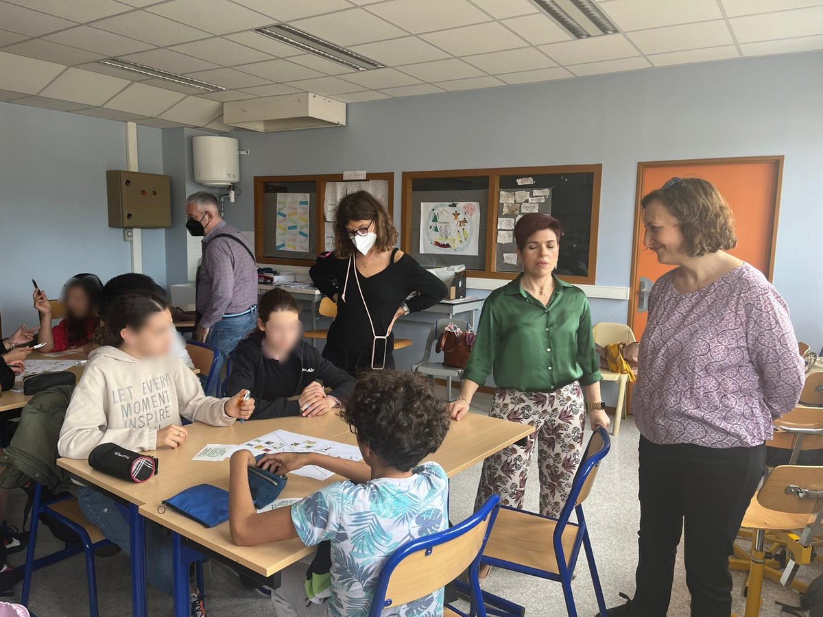 EosErasmus's tweet photo. Deuxième journée de la semaine d’apprentissage du projet EOS en France : Observation en classe au collège Anatole France des outils PEER "Jigsaw", "Blind trio" et "Placemat". #dsden60 #eosproject #erasmus https://t.co/FxkxBgYdCN