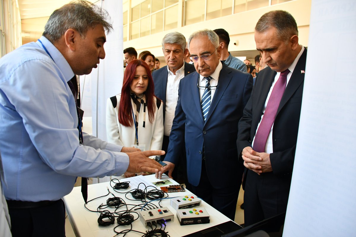 adiyamantso's tweet photo. Yönetim Kurulu Başkan Yardımcımız @metingunay02 Adıyaman Üniversitesi Teknoloji Transfer Ofisi tarafından düzenlenen Ar-Ge ve İnovasyon Proje Pazarı etkinliğine katıldı.
@adyu2006 @ProfDrMTurgut @adiyamangovtr @mustafauslu_02 https://t.co/IiQeARAsOU