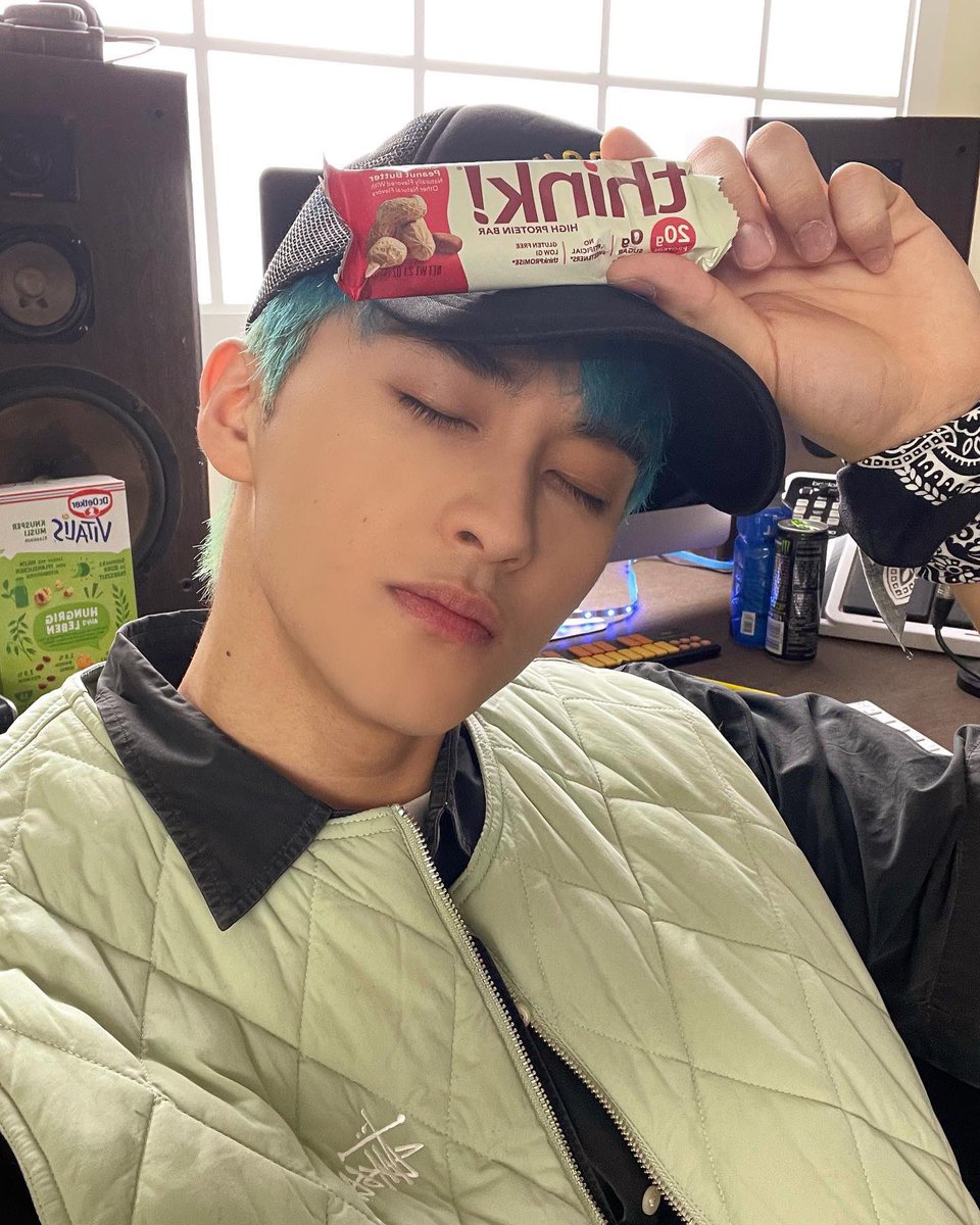 LOOKSMKL's tweet photo. nct dream ig post #MARK

“just think-in' lol” https://t.co/68sVFwald3
