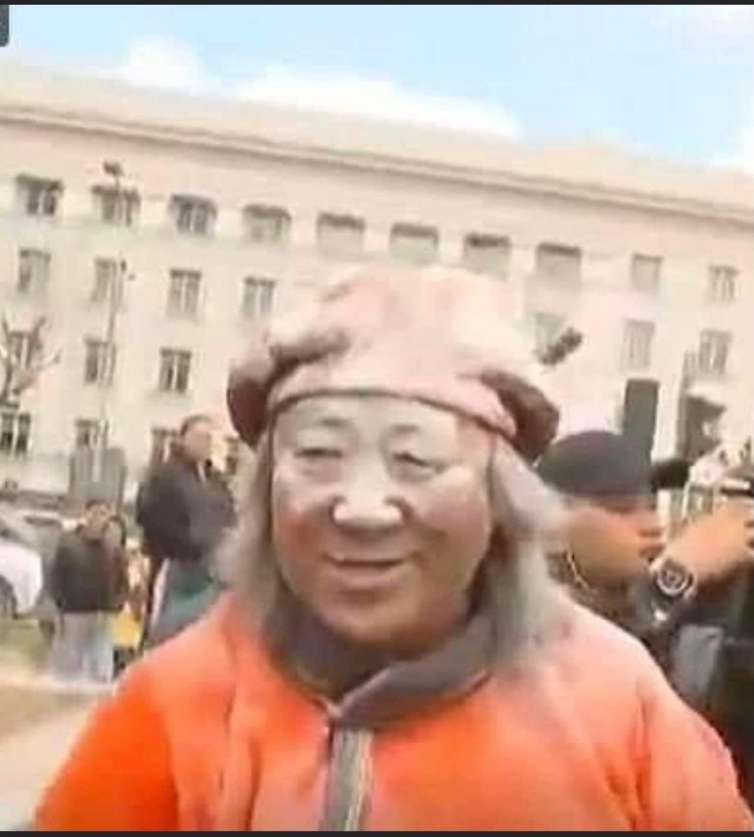 Монголын ардчилал руу юу ч цацсан бай, тэр гэрэлтэйгээр инээсээр л байх болно.