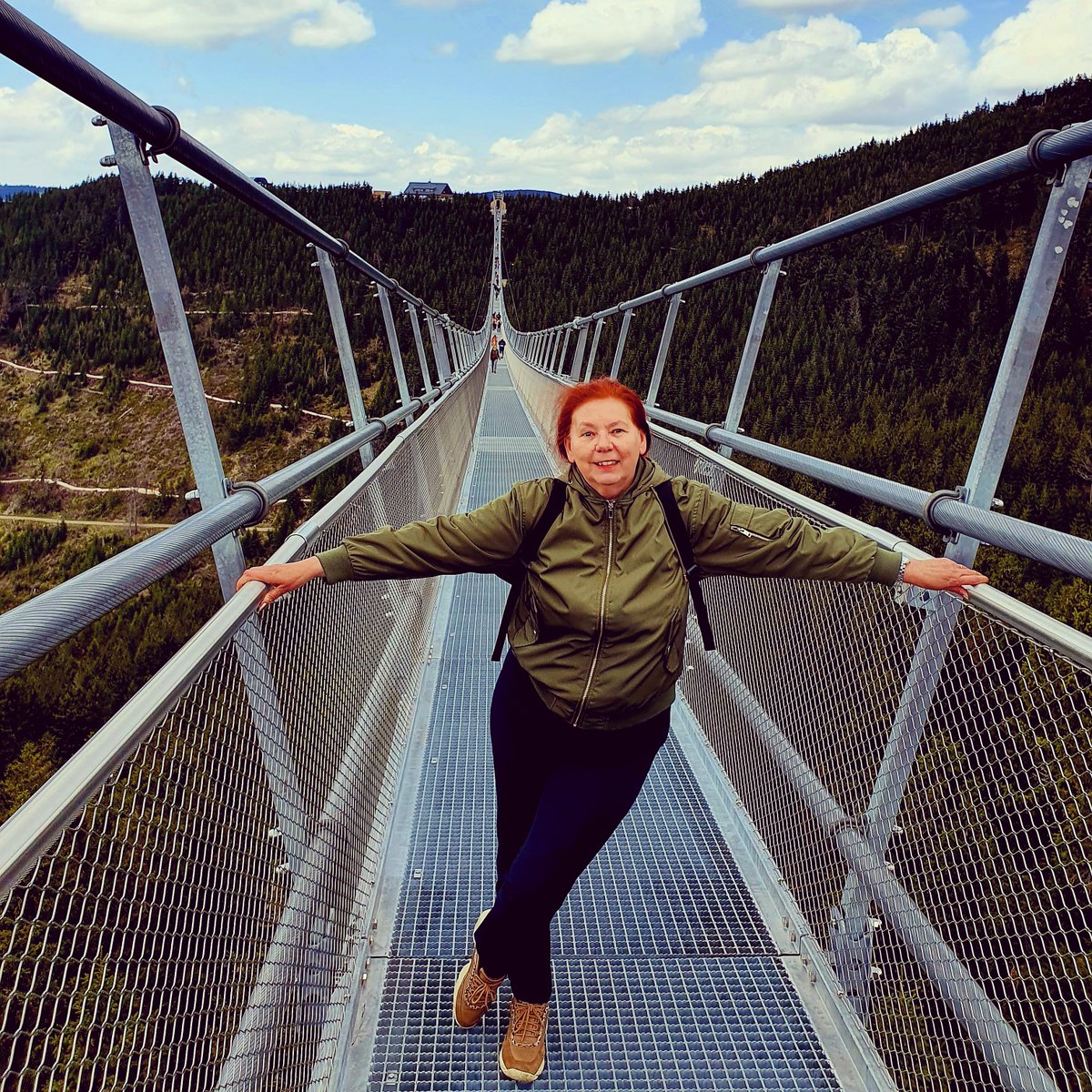 Bin stolz!😀War eine der Ersten bei Überquerung der #SkyBridge der neuen, längsten #Hängebrücke der Welt! Adrenalinkick in #tschechien #CzechRepublic ▶️bit.ly/3w0fDOi