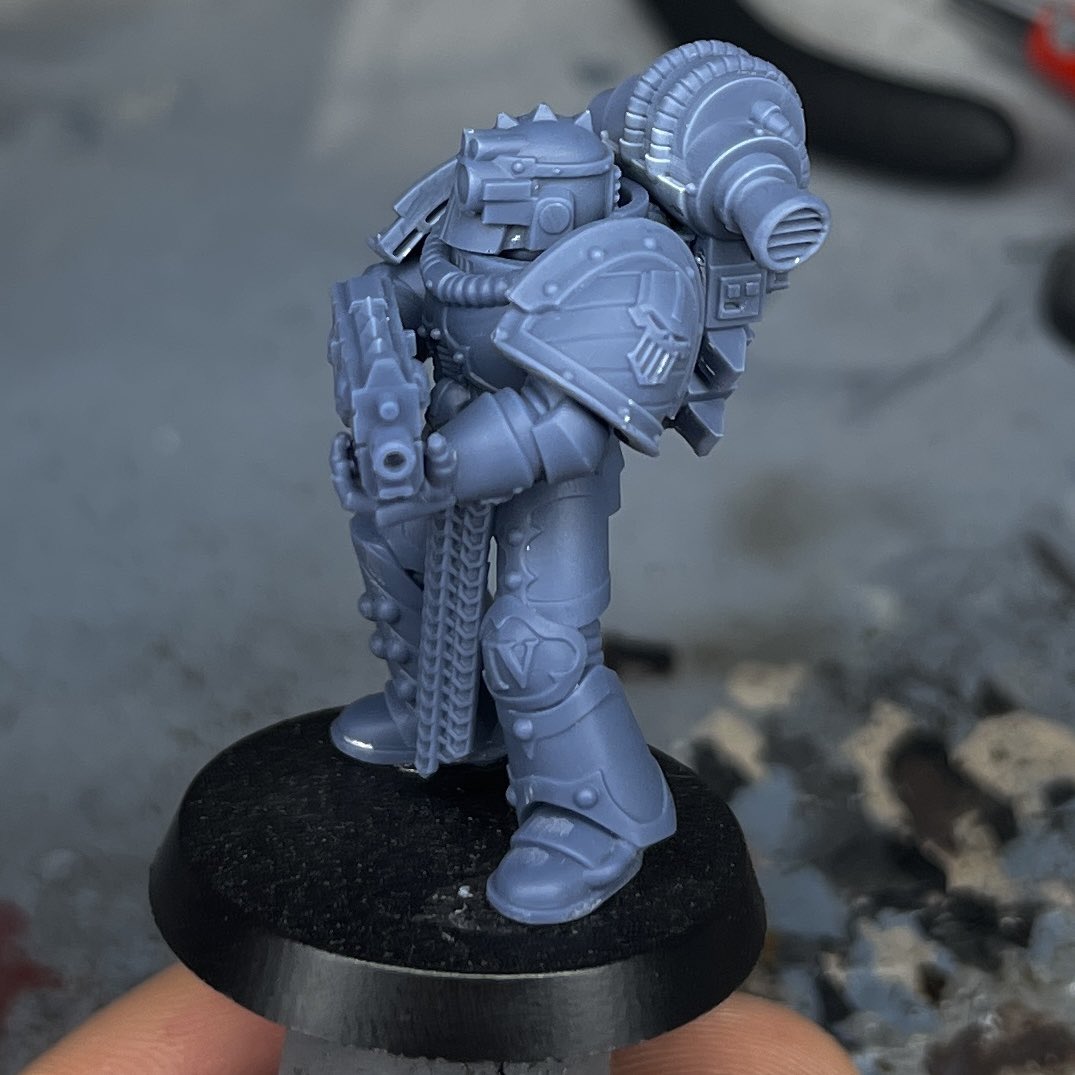 Col_Festus's tweet photo. Much happier with this combination of parts! Paint time! #3dprinting #resin #elegoo #warhammer40k #truescale #warhammer30k #adeptusastartes #hereticastartes #chaosundivided #horusheresy #ironwarriors #imperium #30k #40k @Elegoo_Official https://t.co/DUDLiPHSED