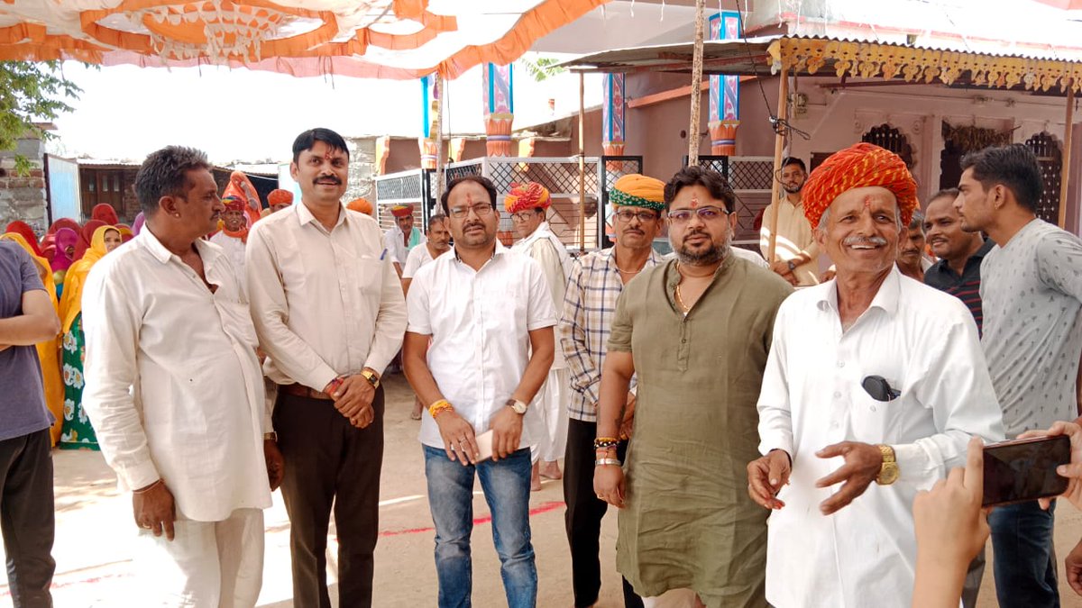 GaganSinghRao2's tweet photo. आज गटेडी राजेंद्र नगर चित्तौड़गढ़ में शिव मंदिर प्राण प्रतिष्ठा कार्यक्रम में शिरकत की एवं 30 मई को होने वाले "जल क्रांति अभियान" के तहत सांवरिया जी में आयोजित जनसभा के बारे में जानकारी प्रदान करते हुए ,सभी समाज बंधुओं को पधारने का सादर निवेदन किया।#kingsena #KunwarRaoGaganSingh https://t.co/SQVuRcf5f9