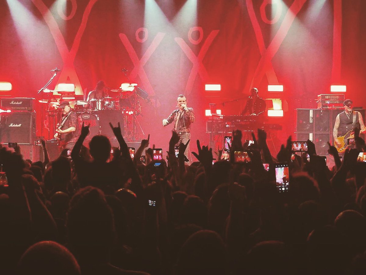 michele_fazio's tweet photo. Un pezzo di adolescenza che si è chiusa ieri a #Roma con l’ultimo concerto dei @Litfiba 🤘🏻
Grazie @PieroPelu e grazie #Ghigo
___
#Litfiba #rock https://t.co/KM86fYHsdA