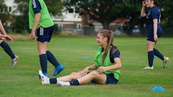 WorksopGirlsFA's tweet photo. New Signing ✔️  Welcome Fran Graff who joins us from Leicester City 🦊 We can’t wait to see Fran don the Worksop colours 🔵⚪️ Our new creative midfielder has an eye for a goal and a wide passing range ⚽️Good luck Fran! https://t.co/aNY3keQnhQ