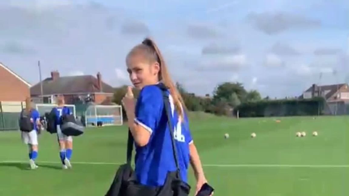WorksopGirlsFA's tweet photo. New Signing ✔️  Welcome Fran Graff who joins us from Leicester City 🦊 We can’t wait to see Fran don the Worksop colours 🔵⚪️ Our new creative midfielder has an eye for a goal and a wide passing range ⚽️Good luck Fran! https://t.co/aNY3keQnhQ