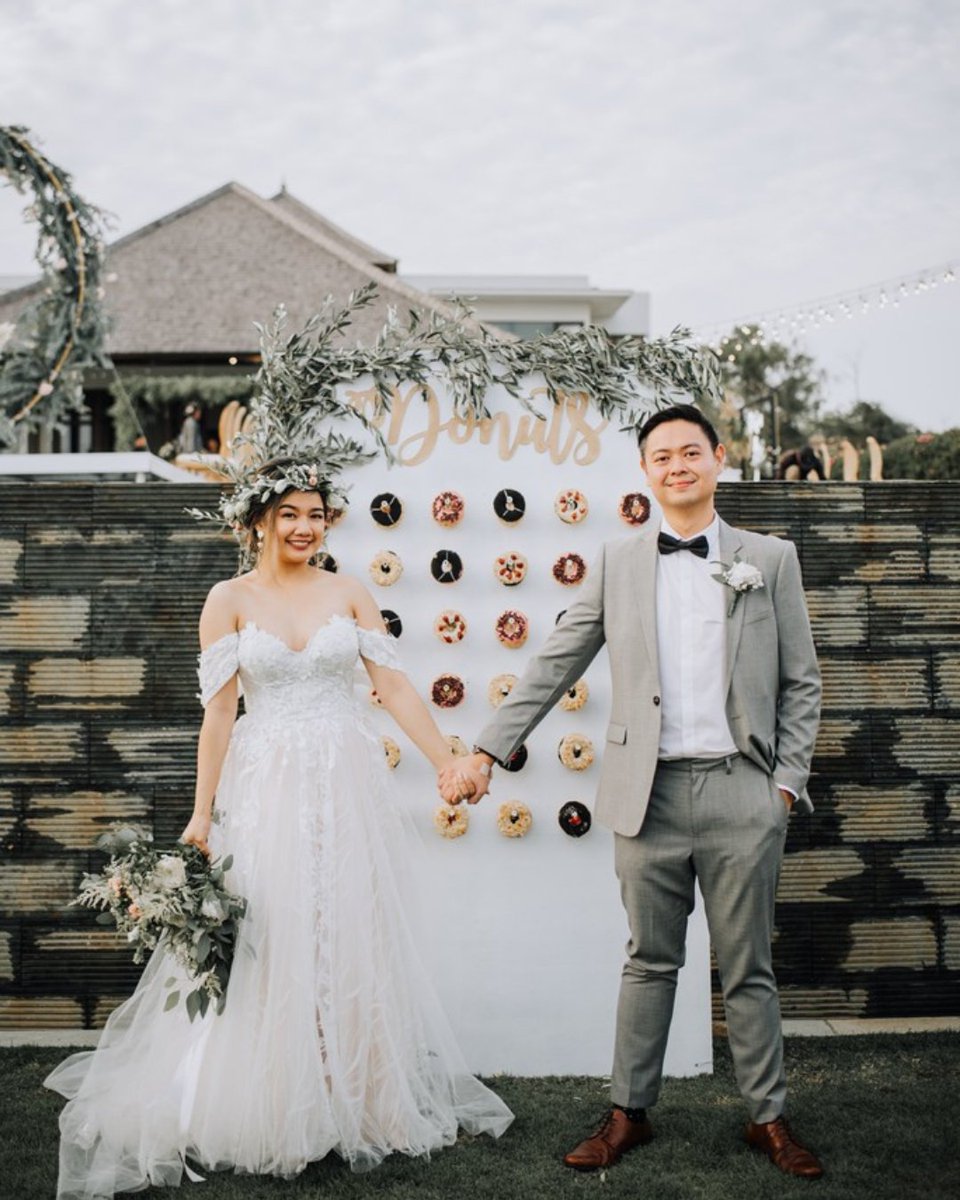 baliVIPstyling's tweet photo. Here is one of the many ways to serve donuts at your weddings, you and your guest can make it into photobooth display too! Sweet and creative at the same time, so why donut you try it too? #bali #balievent  #baliweddingdecor #baliweddingstylist #plannerbali #weddinginspiration https://t.co/AP7VRCTyYL