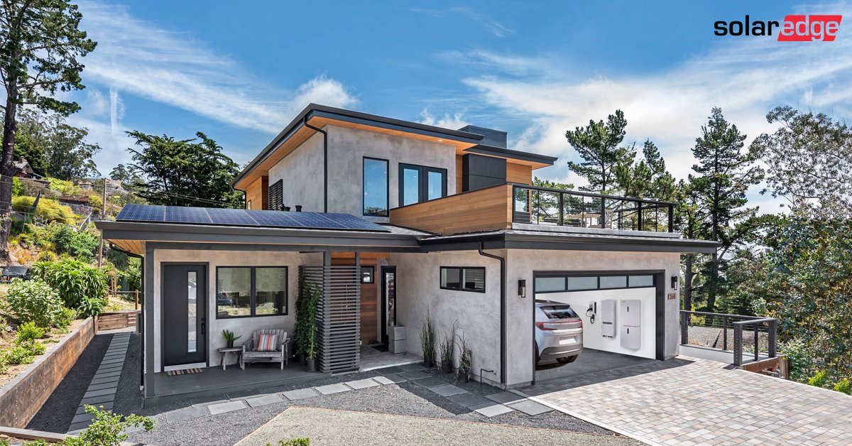 SolarEdgePV's tweet image. The era of smart energy living has begun. We’re proud to launch #SolarEdgeHome. For installers, it means new business opportunities and growth potential.

Read more to understand &amp;gt;&amp;gt; okt.to/AxKHwF

 #ResidentialSolar #SolarSolutions #SolarEnergy