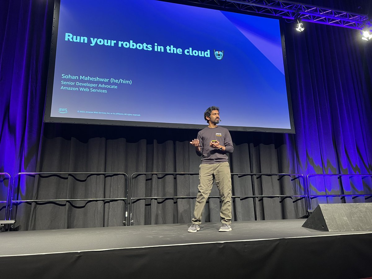 Watching @soganmageshwar rocking the stage at the AWS summit in Stockholm! 🇸🇪 #aws