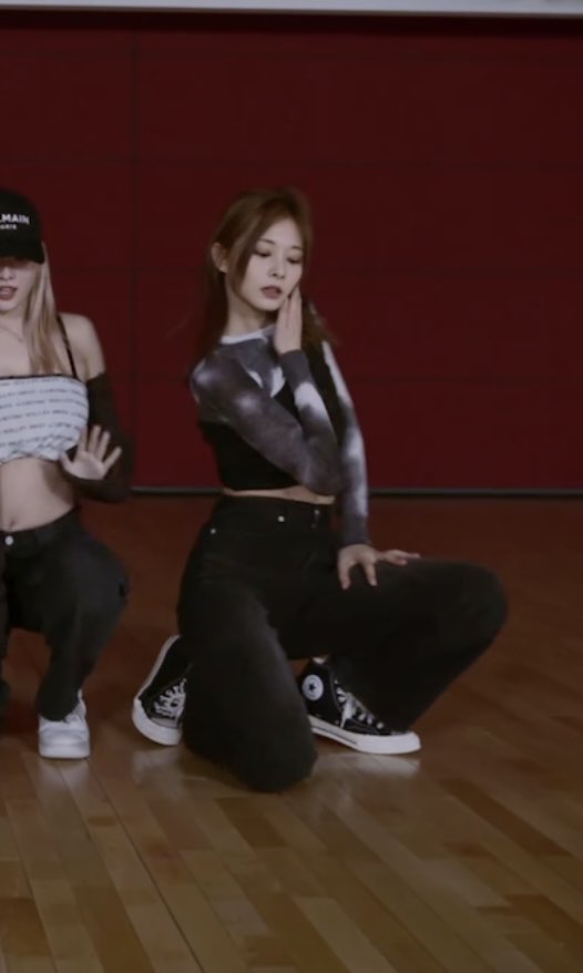 tzusarchive's tweet photo. nothing could prepare me for tzuyu's dance video https://t.co/39phJD05DU