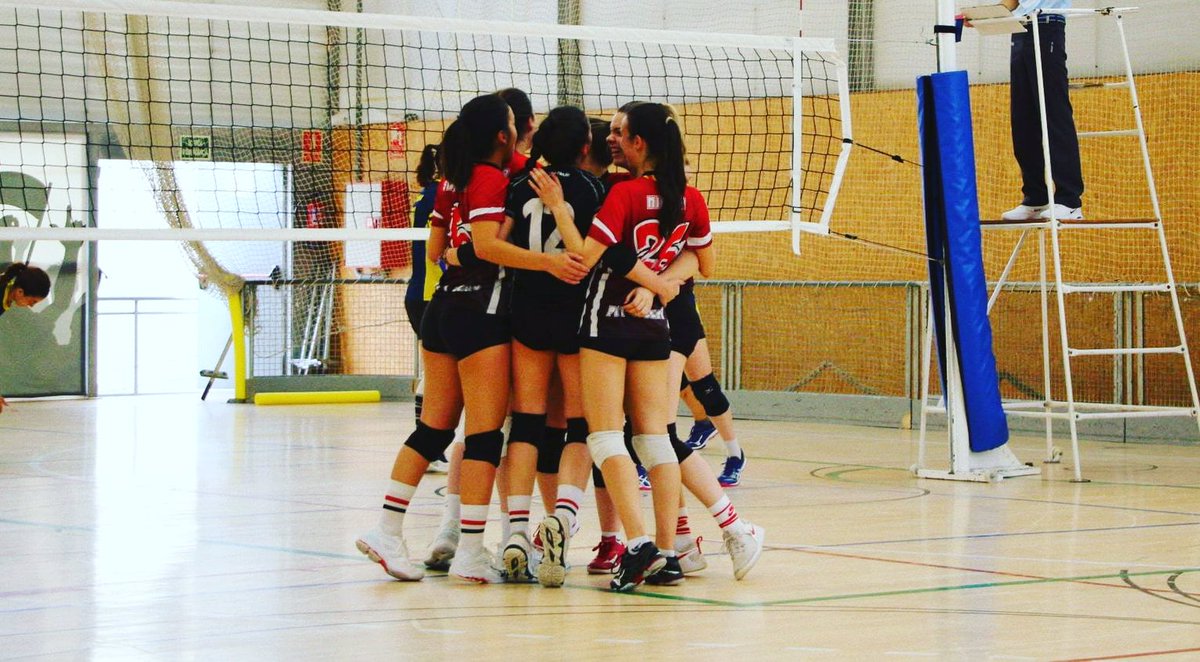 jordi_ballart's tweet photo. 🏐 El @CVTerrassa femení jugarà a Segona Catalana! L'equip ha fet una gran temporada i ha aconseguit l'històric ascens! A més, l'equip masculí pot aconseguir l'ascens a Primera. Bona feina d'aquest club, amb una gran base i que creix any rere any. Moltes felicitats! #Terrassa https://t.co/CQEgmzHfUu
