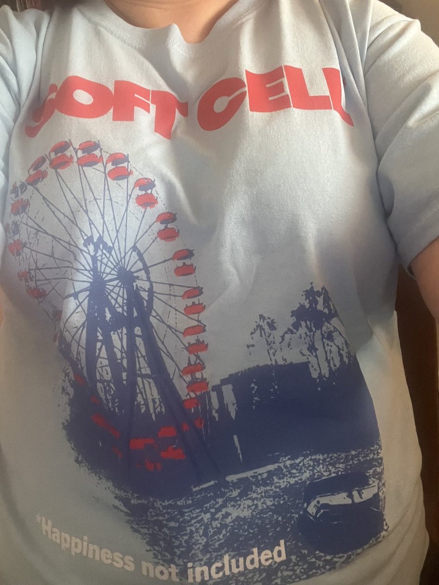 Queenofthe80s's tweet photo. New shirt @softcellhq @daveballelectro @MarcAlmond #happinessnotincluded 🎶👸🏻 https://t.co/T4z2THUIj2