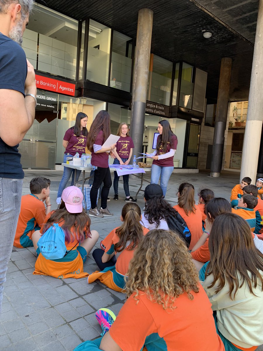 Aquest matí estem a la #FiraPetitsCientifics divulgant ciència entre la mainada. Esperem que us hagueu divertit molt!! 
@girona_cat <a href="/UdGCiencies/">Facultat de Ciències</a>