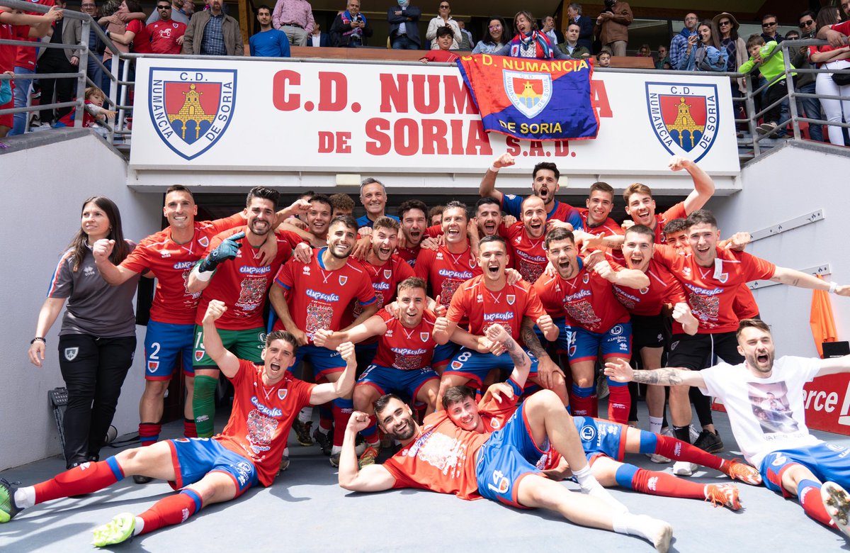 cotan95's tweet photo. Objetivo cumplido💪🏼 Somos de primera rfef!! 
@cdnumancia más cerca de donde merece estar. 

Gracias a mi equipo y a la afición por darlo todo en cada momento🙌🏼⚽️

Aupa numancia ❤️💙
#vamosnumancia #ascenso #1rfef #soria https://t.co/rhZiOEPRsy