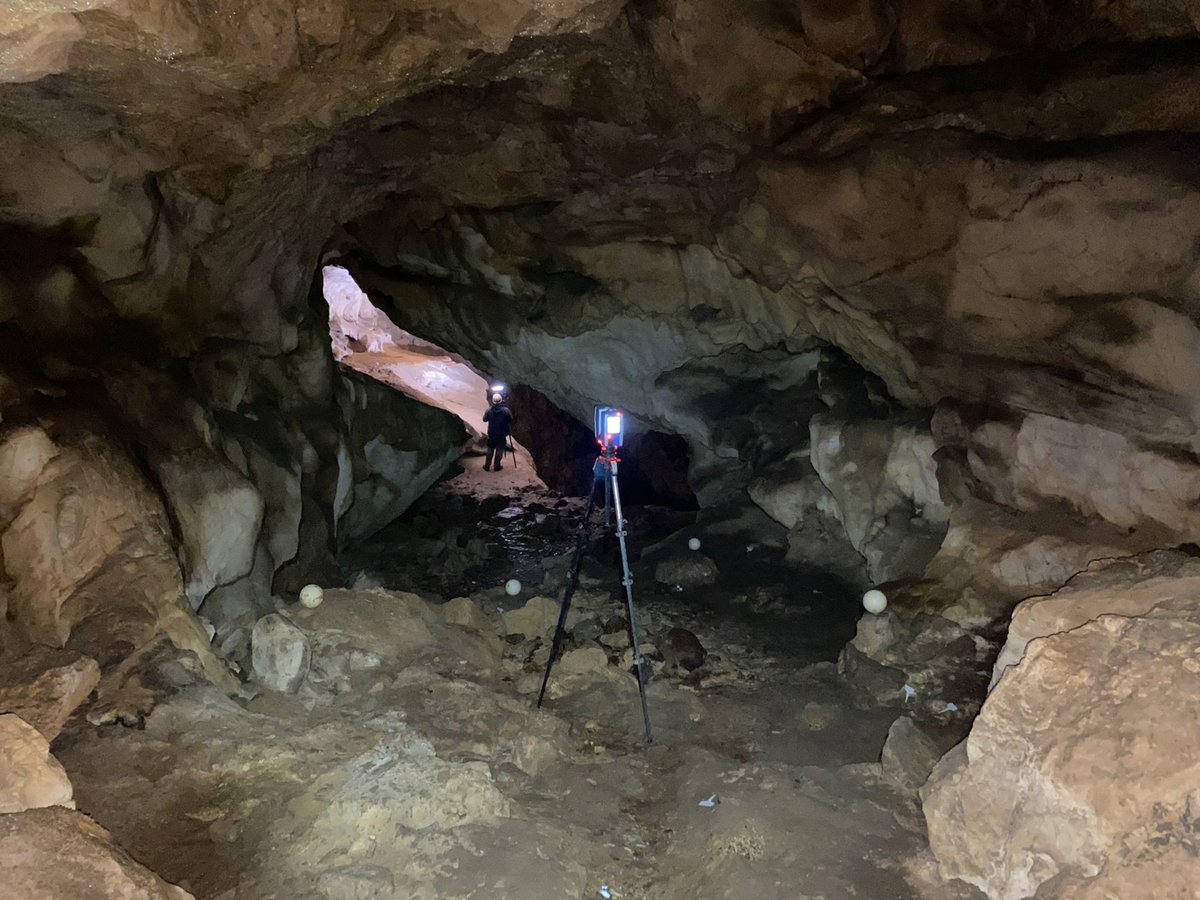 PreGraphity's tweet photo. Gracias al uso del escáner laser, nuestros colegas de @GIMGeomatics pueden crear topografías y modelos 3D de la cueva de gran precisión (fotos de J. Herrera, GIM Geomatics). https://t.co/uNN3zlrtk5