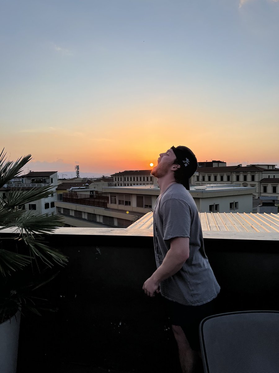 moffat55's tweet photo. Leaving Florence for Rome today, what a city 👌. Ate some things, saw some stuff, met some people, what else can you ask for… I have adopted the alter ego of world renowned Pizza Novas Dominic Primucci. Ciao! 🍕🍝 #thisismyproduction https://t.co/MJzL8bQAwP