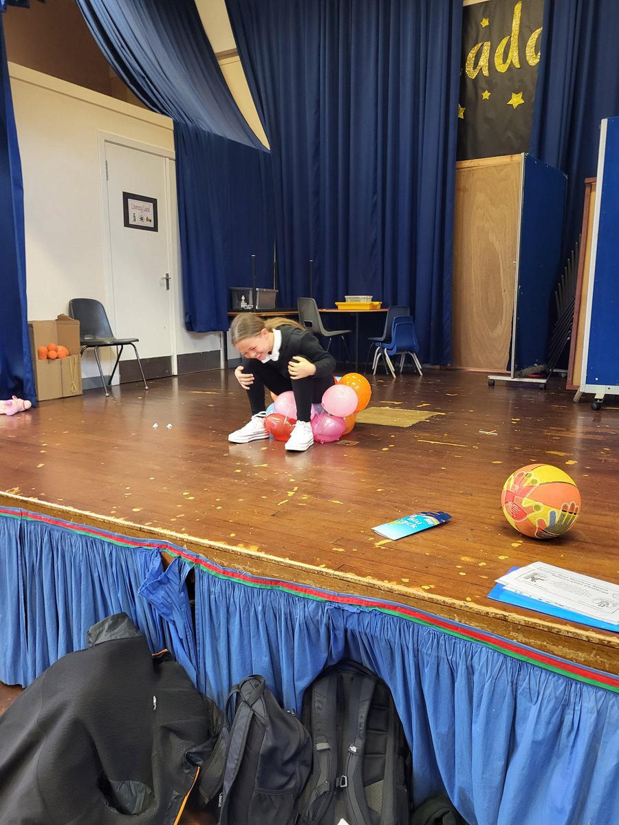 BoclairChemist1's tweet photo. Another fab morning at @ColquhounPark P7 STEM. Pupils were challenged to build balloon chairs whilst not speaking. Very impressed by the teamwork and creativity. A lot of fun had by all 👏🎈📐 @BoclairAcademy https://t.co/osVt6pA1Re