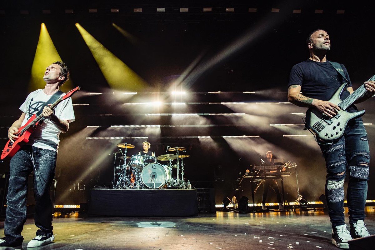 DanJLancaster's tweet photo. Amazing couple of nights playing with @museband thank you everyone! Looking forward to summer https://t.co/iPBvLK6UOk