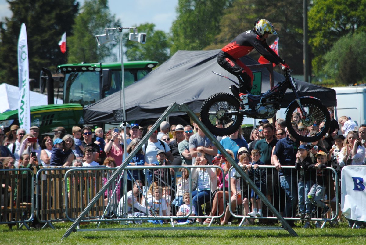 OfficialBSB's tweet photo. Coming to @DoningtonParkUK?

@HondaUKBikes are celebrating 30th anniversary of the Fireblade! Visit World of Honda at the event inc gravity-defying @stevecolleycouk Trials Experience show

Fireblade owners offer➡️https://t.co/WygCUPZkAI
Honda owners visit➡️https://t.co/57hWzn8ksq https://t.co/zTPF2pFf7J