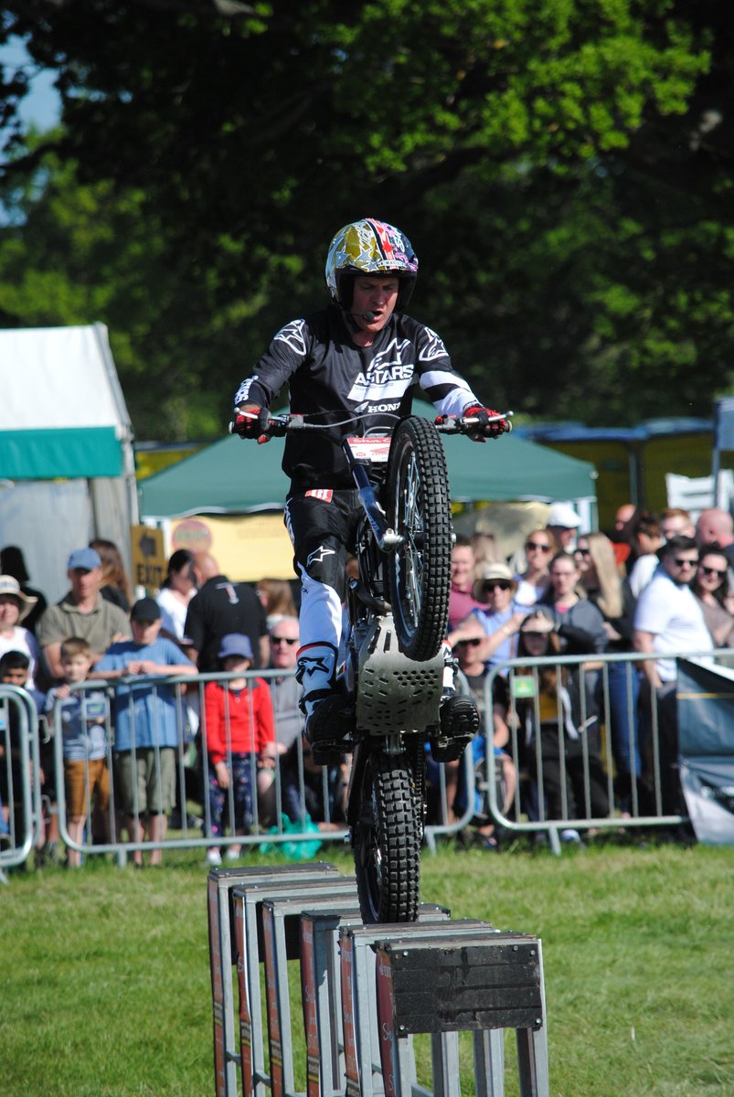 Coming to <a href="/DoningtonParkUK/">Donington Park</a>?

<a href="/HondaUKBikes/">Honda UK Motorcycles</a> are celebrating 30th anniversary of the Fireblade! Visit World of Honda at the event inc gravity-defying <a href="/stevecolleycouk/">Steve Colley</a> Trials Experience show

Fireblade owners offer➡️bit.ly/3yiyiX3
Honda owners visit➡️link.msv.com/honda2