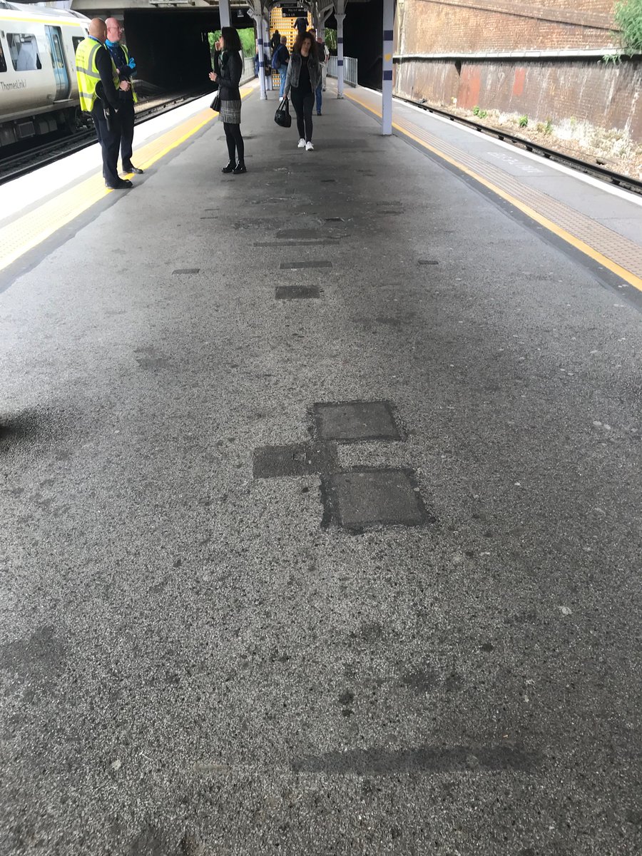 JimmyHCKan's tweet photo. Poor management decision. Seats and info board all gone on platform 3/4 @ Bromley South station. What should the elderly and people not feeling well do? @Se_Railway @NetworkRailSE https://t.co/BheW6G3rUY
