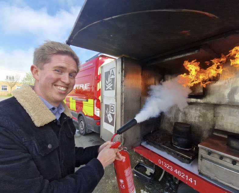 FireTrainingRaj's tweet photo. A rather early start this morning and already a group of people have received practical fire extinguisher training with live fires here in Newhaven &amp; in glorious sunshine! ☀️🕶 #Newhaven #Extinguishers
#Training  #Learning #AvisWay #Fire https://t.co/syQjt5SHJk
