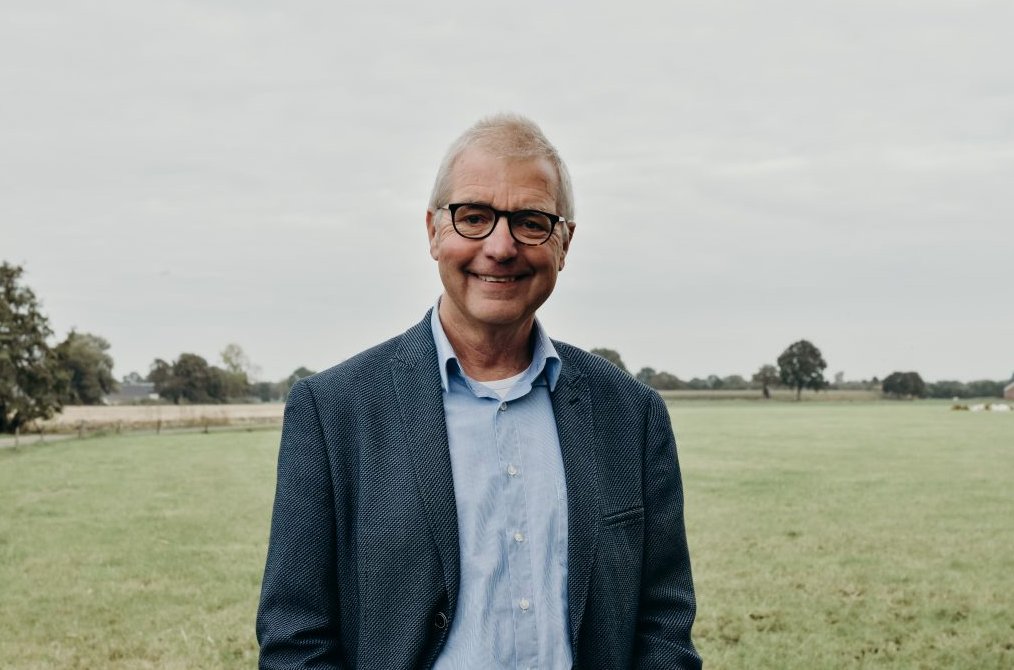 grootnieuwsnl's tweet photo. Bijna veertig jaar lang was Klaas van der Zwaag kerkjournalist voor het Reformatorisch Dagblad. Onlangs ging hij met pensioen. “Wij hoeven de kerk niet in stand te houden, dat doet God.”

👉 Beluister het gesprek:
https://t.co/qWK691CXGC https://t.co/btPHR3hGoR