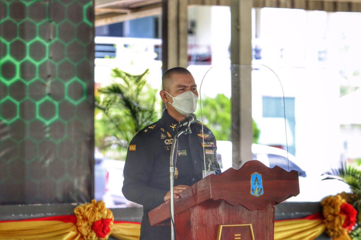 Howitzerbatt102's tweet photo. “มอบทุนการศึกษา มอบอนาคตแห่งการเรียนรู้” พ.ท.จักร  วาทกิจ ผบ.ป.2 พัน.102 รอ. และภริยาเป็นประธานมอบทุนการศึกษาแก่บุตรของกำลังพล ตั้งแต่ระดับชั้นอนุบาล ถึงระดับชั้นปริญญาตรี ในภาคเรียนที่ 1 ประจำปี 2565  เพื่อแบ่งเบาภาระค่าใช้จ่าย และสร้างแรงจูงใจให้บุตรของกำลังพล https://t.co/57o8dWjOHf