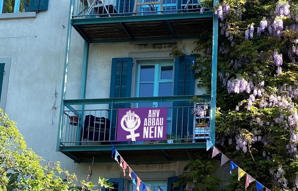 14juni23's tweet photo. Wir haben eine Fahne für den 14. Juni und gegen den @ahv_abbau ! Bestelle jetzt gratis und bekenne Farbe💜✊ https://t.co/i9sBwGT8LO

Teilen teilen teilen! #ahv #ahv21nein #gleichstellung #genderpaygap #genderpensiongap #frauenrenten https://t.co/rJ1QVfDizC