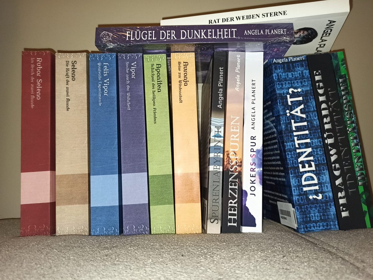 AngelaPlanert57's tweet photo. Anlässlich d. #Mondfinsternis, des roten #Mondes am 16.05. lade ich euch herzlich zu den #Angebotstagen ein. Vom 12. - 20. Mai lege ich #Bücher, in denen der #Mond eine #Rolle spielt, auf den #Schnäppchentisch Drachenseele, Flügel der Dunkelheit, Rubor Seleno Seleno &amp; Felis Vigor https://t.co/GchX3hv4Kq