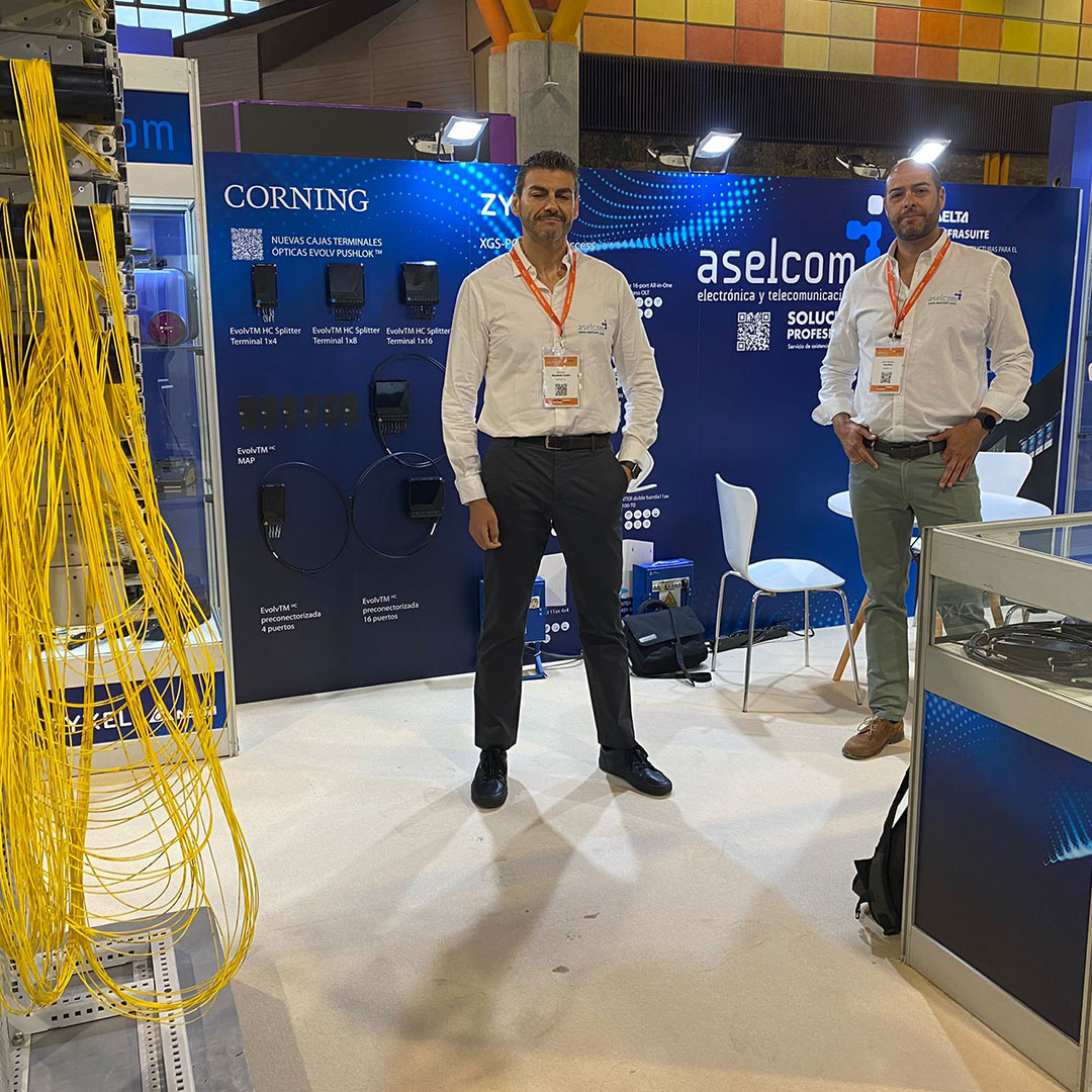 aselcom_sa's tweet photo. La #Feria #tecnológica de @aotec_es  ya ha comenzado, estaremos encantados de recibiros en el stand 33-34 de @Fycma (Palacio de Ferias y Congresos de #Málaga)

#aotec #fycma #tecnología #soluciones #telecomunicaciones #FTTH  #cabledered #rack #servidores #fibraoptica #Aselcom https://t.co/85x6l2HLjB