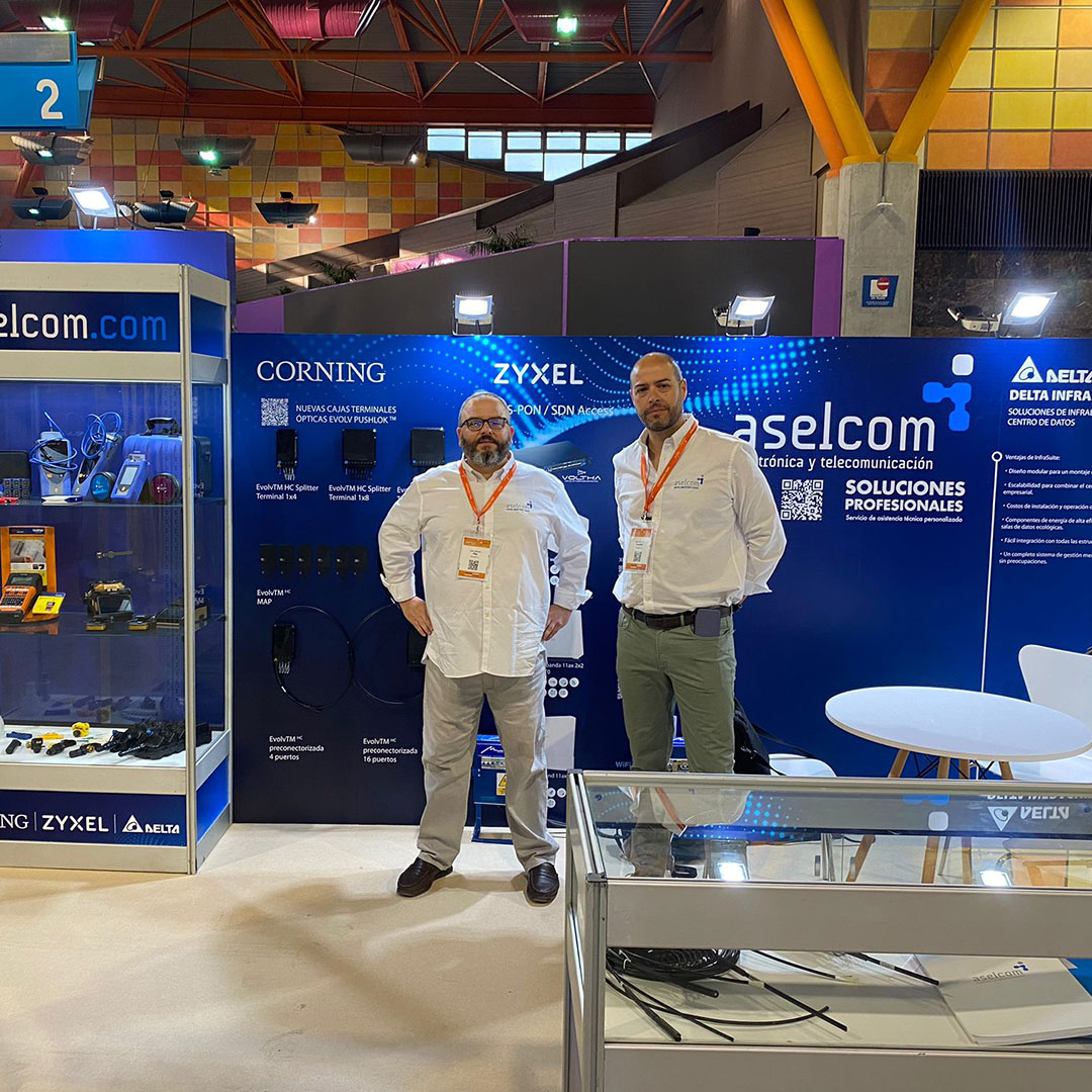 aselcom_sa's tweet photo. La #Feria #tecnológica de @aotec_es  ya ha comenzado, estaremos encantados de recibiros en el stand 33-34 de @Fycma (Palacio de Ferias y Congresos de #Málaga)

#aotec #fycma #tecnología #soluciones #telecomunicaciones #FTTH  #cabledered #rack #servidores #fibraoptica #Aselcom https://t.co/85x6l2HLjB