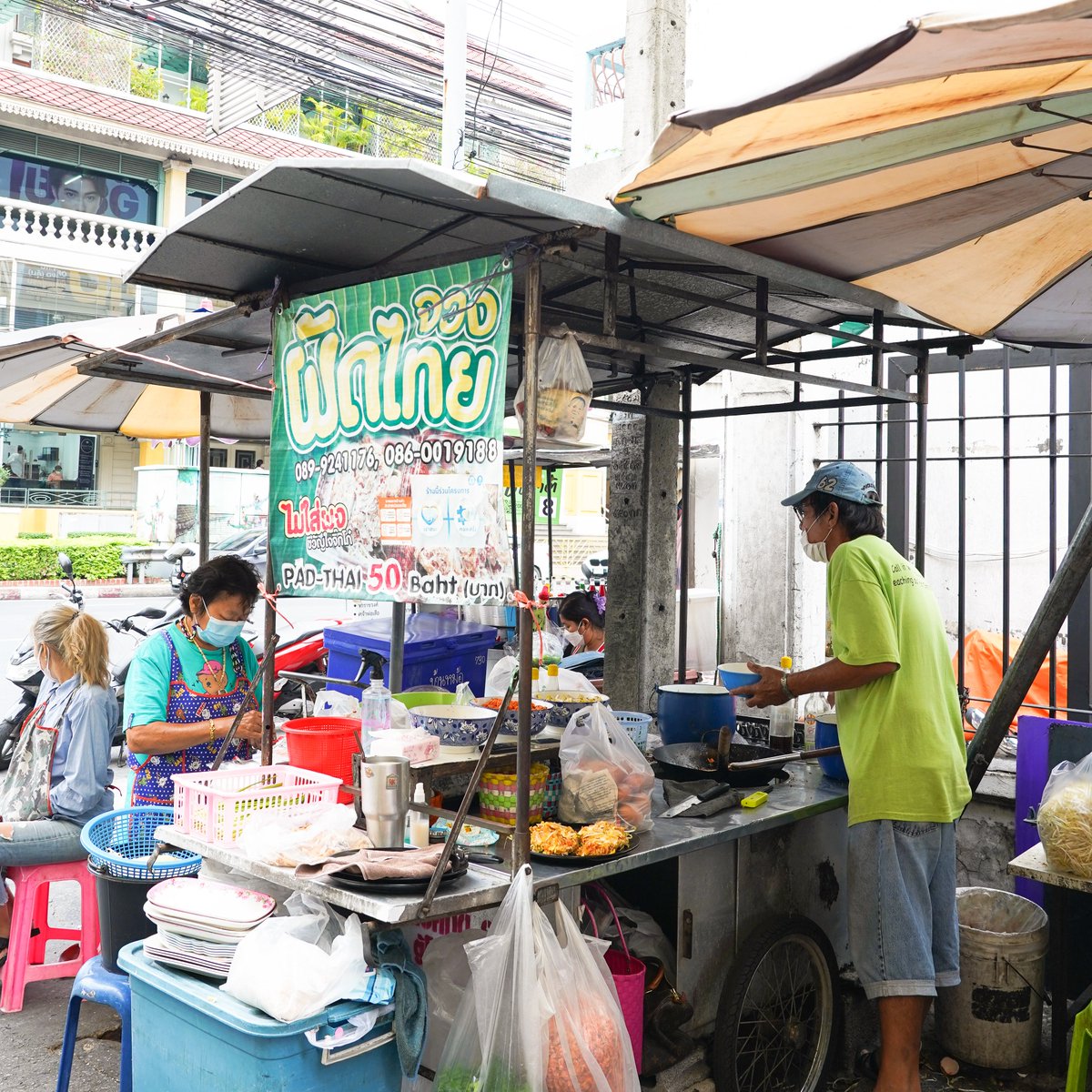 EatguideTh's tweet photo. #จวงผัดไทย ชื่อนี้รับประกันความอร่อย ไม่ใส่ผงชูรส ขายมาแล้ว 40 กว่าปี หน้าตาดูเหมือนธรรมดา แต่รสชาติกินแล้ว มันอร่อยมาก ให้คะแนน 100% ไม่หัก “กากหมูเจียวที่ร้านทำเอง อร่อยจนน้ำตาไหล” เปิด 11.00-15.00 น.
@aroii #อร่อยไปแดก https://t.co/c1oo6Q7wT5