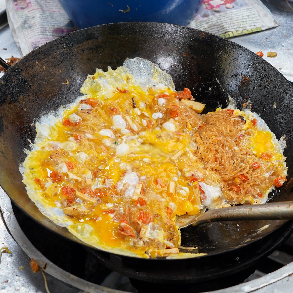 EatguideTh's tweet photo. #จวงผัดไทย ชื่อนี้รับประกันความอร่อย ไม่ใส่ผงชูรส ขายมาแล้ว 40 กว่าปี หน้าตาดูเหมือนธรรมดา แต่รสชาติกินแล้ว มันอร่อยมาก ให้คะแนน 100% ไม่หัก “กากหมูเจียวที่ร้านทำเอง อร่อยจนน้ำตาไหล” เปิด 11.00-15.00 น.
@aroii #อร่อยไปแดก https://t.co/c1oo6Q7wT5