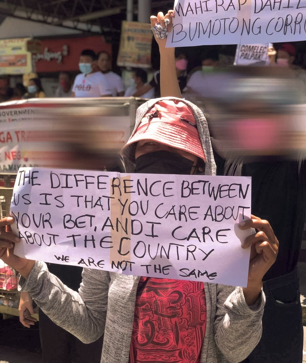 theworktsu's tweet photo. ICYMI: Nagtipon-tipon ang ilang grupo ng mga kabataan mula Tarlac City upang maglunsad ng isang kilos-protesta mula sa kahabaan ng F. Tanedo Street patungo sa tanggapan ng COMELEC isang araw matapos ang halalan.
BASAHIN: https://t.co/fZiFncofPg
#Halalan2022 https://t.co/qTdTlQs2pj