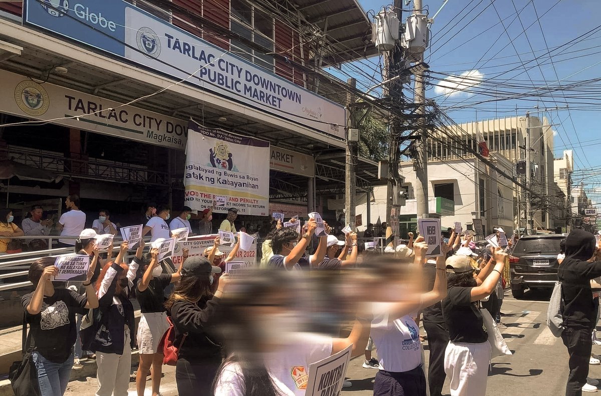 theworktsu's tweet photo. ICYMI: Nagtipon-tipon ang ilang grupo ng mga kabataan mula Tarlac City upang maglunsad ng isang kilos-protesta mula sa kahabaan ng F. Tanedo Street patungo sa tanggapan ng COMELEC isang araw matapos ang halalan.
BASAHIN: https://t.co/fZiFncofPg
#Halalan2022 https://t.co/qTdTlQs2pj
