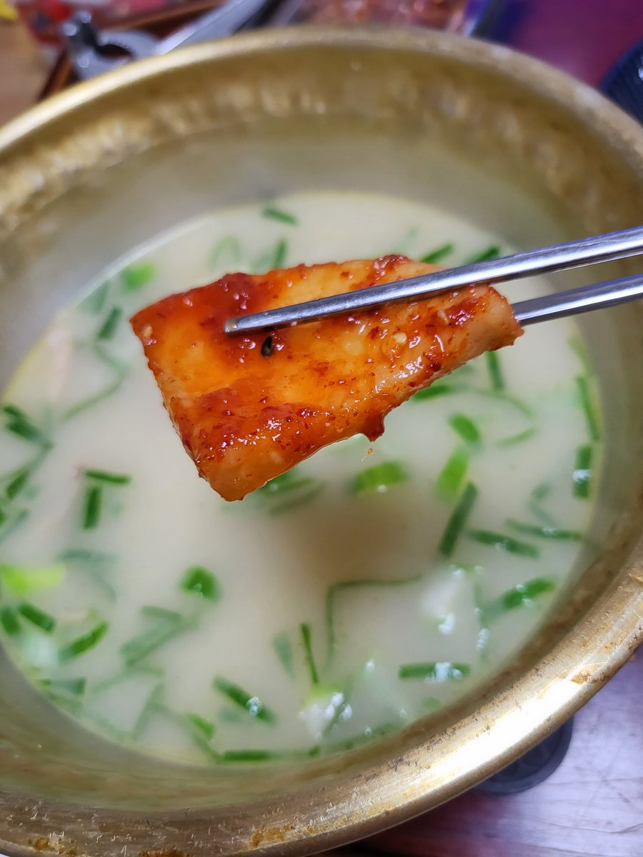 이벤트로 받은 가람반찬 <a href="/garambanchan/">가람반찬</a> 석박지!
처음에 덜익어서 어 좀 맵네? 하다가 후하후하 하더 설렁탕 한그릇 비워버리고
냉장고에서 좀 뒀다가 먹으니 달고 시원한 매운맛이 됐다!
며칠 밖에 더놔두니 누룽지의 친구가 되어버림 ㅜㅠㅠ 아껴먹는 중인데 너무너어무 맛있다...