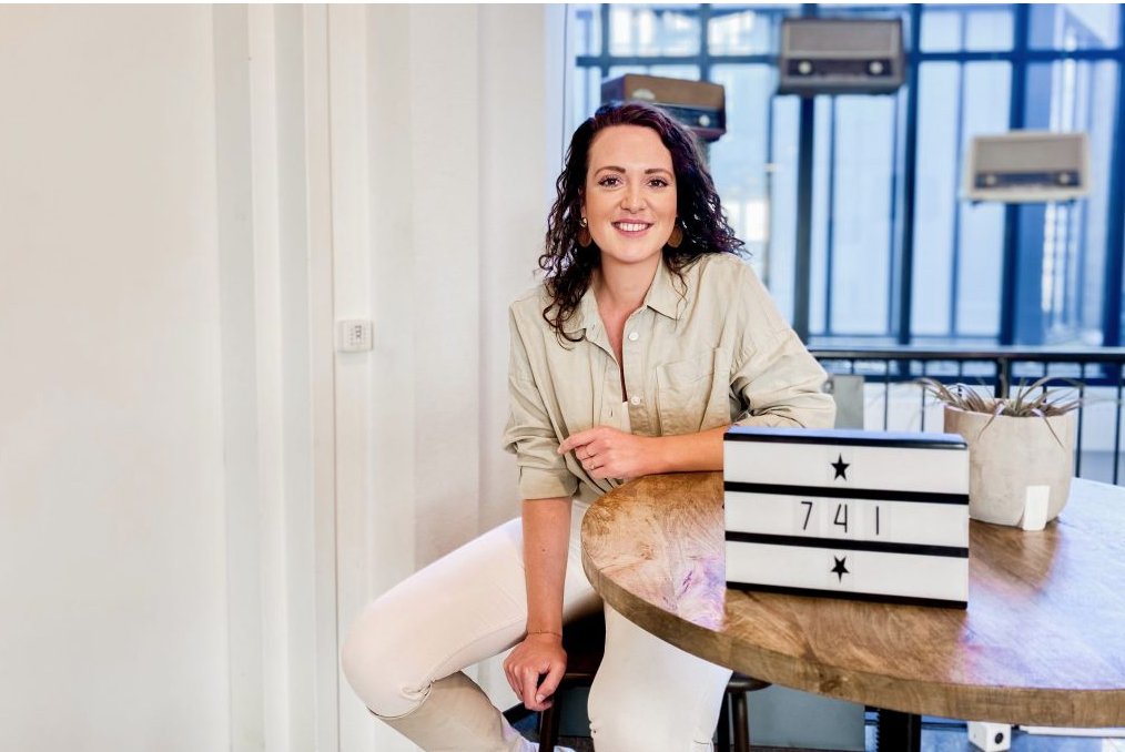 grootnieuwsnl's tweet photo. Ook voor onze presentatoren hebben Opwekking-nummers een speciale betekenis. Eunice deelt wat Opwekking 741 voor haar betekent. "Het is voor mij echt een uitdaging om het vuurtje brandend te houden in mijn eigen leven met God.”

👉 Lees haar verhaal:
https://t.co/q8TKluHuSU https://t.co/1NUXaD2v9W