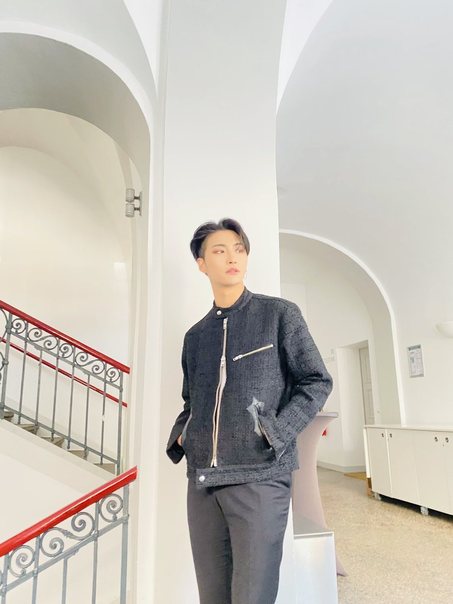 SONNGHWA's tweet photo. Full-time idol, part-time model. https://t.co/GS0u1oiwof