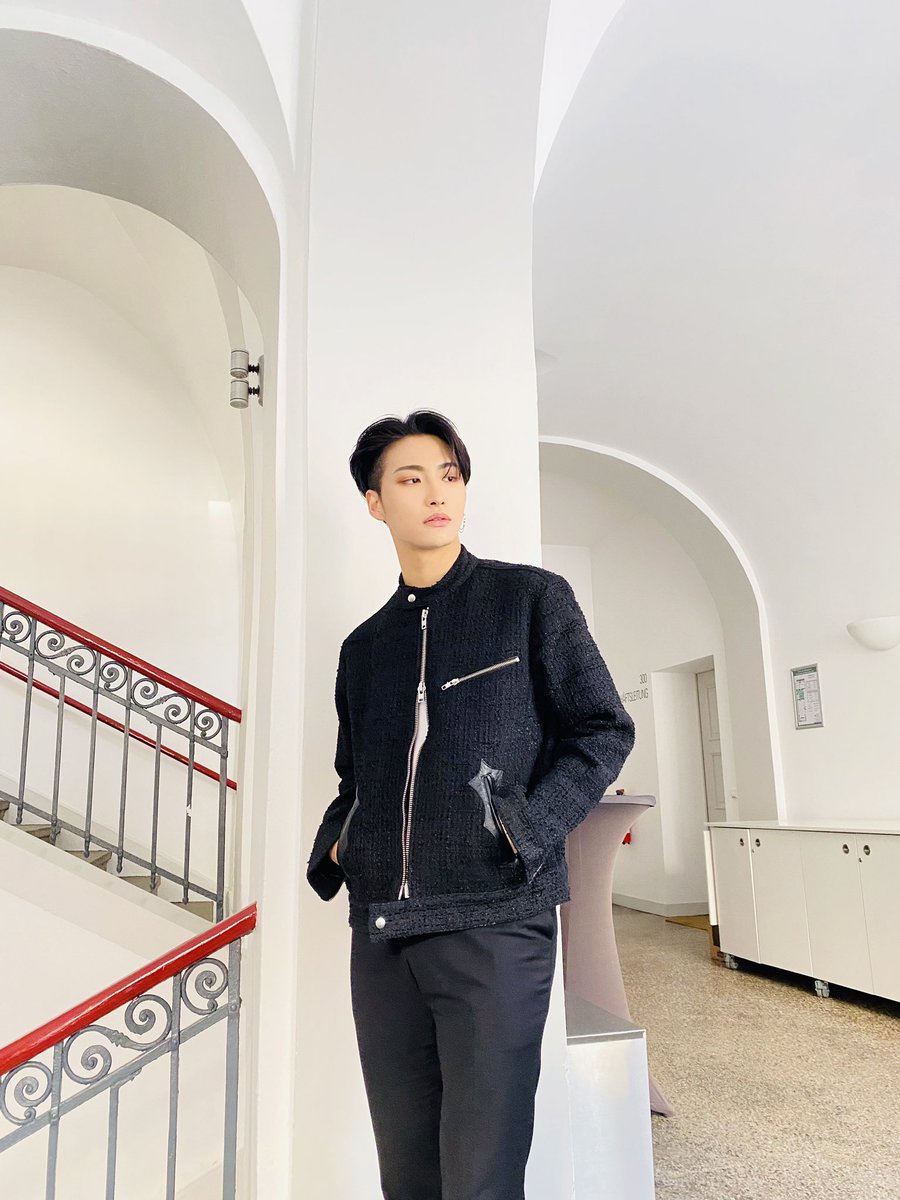 SONNGHWA's tweet photo. Full-time idol, part-time model. https://t.co/GS0u1oiwof