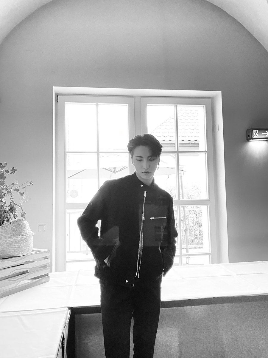 SONNGHWA's tweet photo. Is there really no bread that would cast me or something? You guys are missing a lot. Anyways, it was a great day to spend with you at last, Stars! My outfit describes how you were throughout the concert (which is: cool). Danke, Berlin. 🥰 https://t.co/pXTqo79iUz