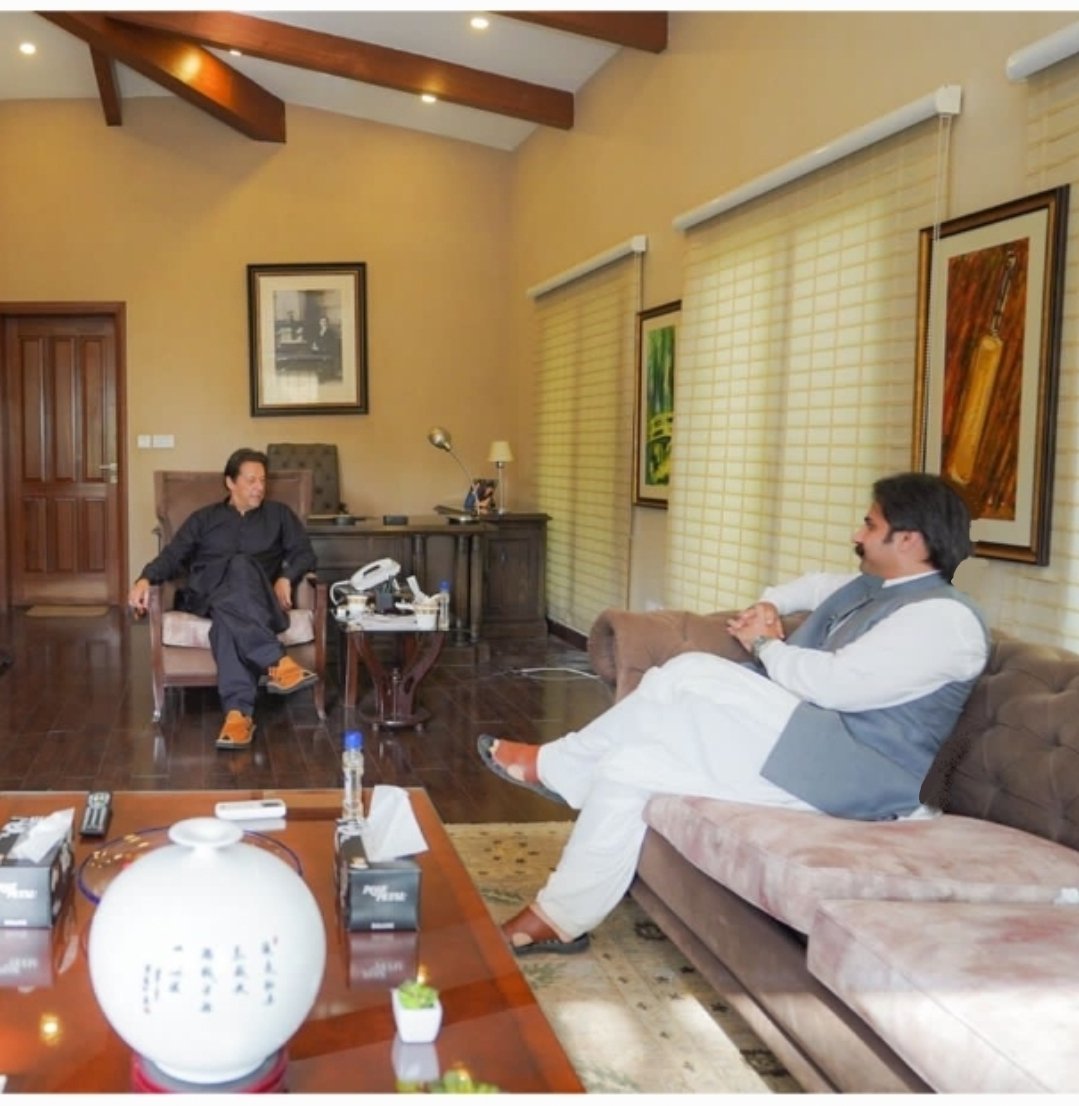 AKFixit's tweet photo. The best meeting ever...

 #امپورٹڈ_حکومت_نامنظور https://t.co/IHIb8Ll7fz