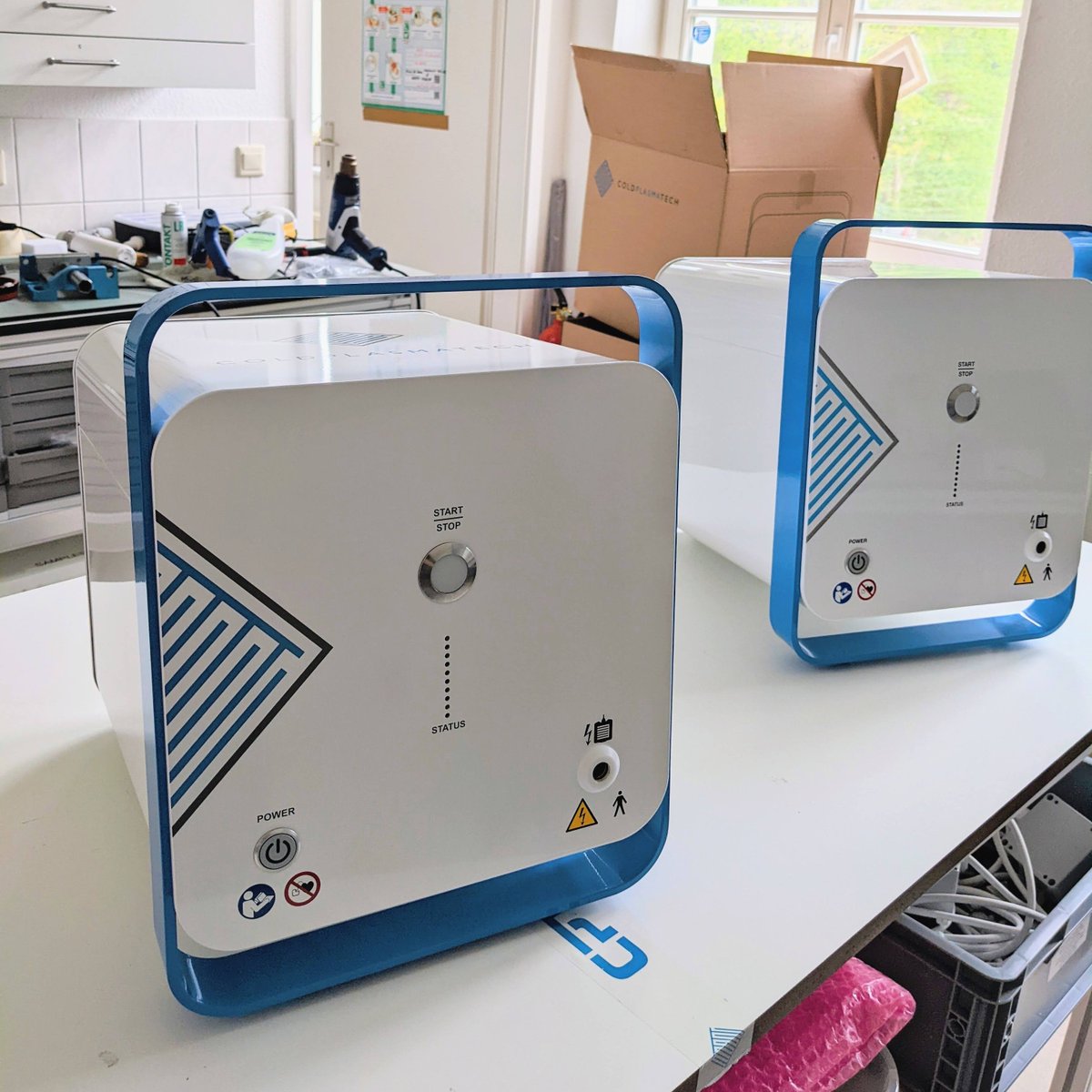 coldplasmatech's tweet photo. Yes!!! Auch heute machen sich wieder #CPTcubes auf den Weg die Wundbehandlung zu revolutionieren!
Überall in Deutschland etablieren sich jeden Tag neue CPT Plasma Kompetenz Zentren um chronischen Wunden den Kampf anzusagen!!  #coldplasmatech https://t.co/zbUZ4UHuCt https://t.co/Bw76iyqXRO