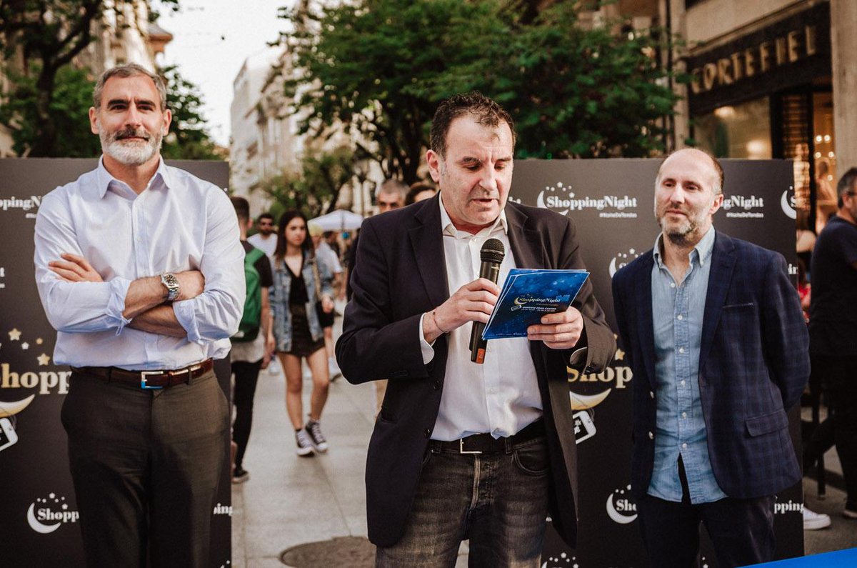 ccaourense's tweet photo. Fotografías da inauguración da #noiteDeTendas

Podes ver a galería de imáxenes completa en 
https://t.co/yi67uBeAqW

#shoppingnightourense #ourense https://t.co/MoNSD8WJB6