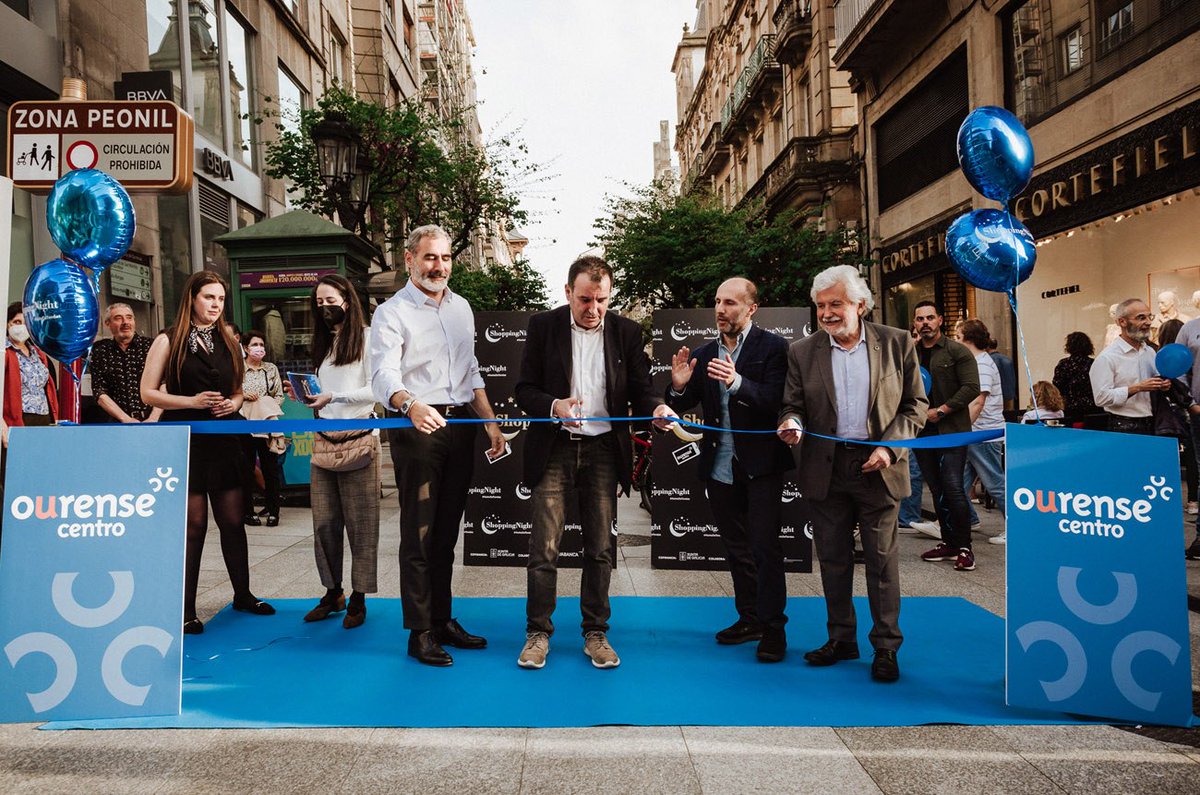 ccaourense's tweet photo. Fotografías da inauguración da #noiteDeTendas

Podes ver a galería de imáxenes completa en 
https://t.co/yi67uBeAqW

#shoppingnightourense #ourense https://t.co/MoNSD8WJB6