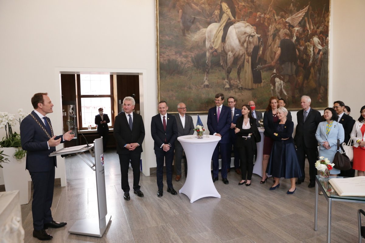 WirtschaftNRW's tweet photo. In #NRW haben wir unseren Weg zur digitalen Gesellschaft in der #DigitalstrategieNRW aufgezeigt und das bundesweit führende #Wirtschafts-Service-Portal WSP.NRW (👉https://t.co/30AlaiWRBg) gestartet. #DigitalDurchstarten #G7GER📷©Landeshauptstadt Düsseldorf/Ingo Lammert https://t.co/rFGEbr8ObI