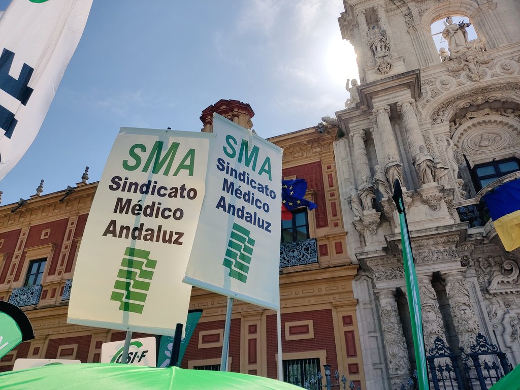SMACORDOBA's tweet photo. Ya estamos en Sevilla apoyando a los SUAPs

#SUAPDigno
#SUAPVisible https://t.co/OCWeTe3jzN