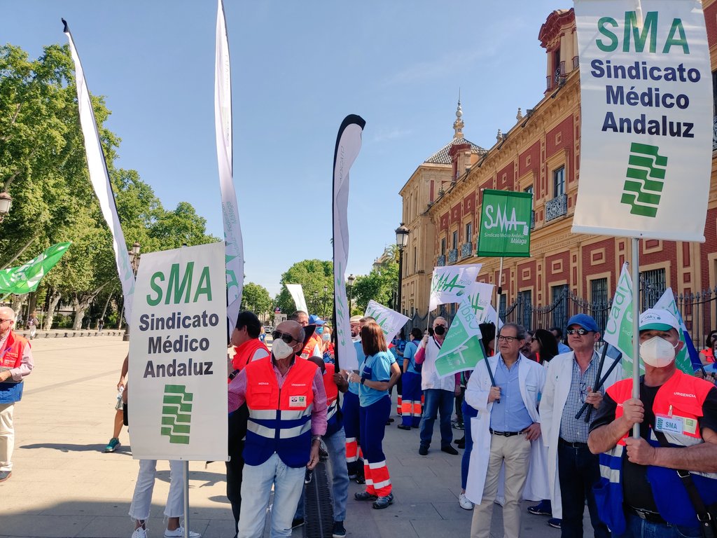 SMACORDOBA's tweet photo. Ya estamos en Sevilla apoyando a los SUAPs

#SUAPDigno
#SUAPVisible https://t.co/OCWeTe3jzN