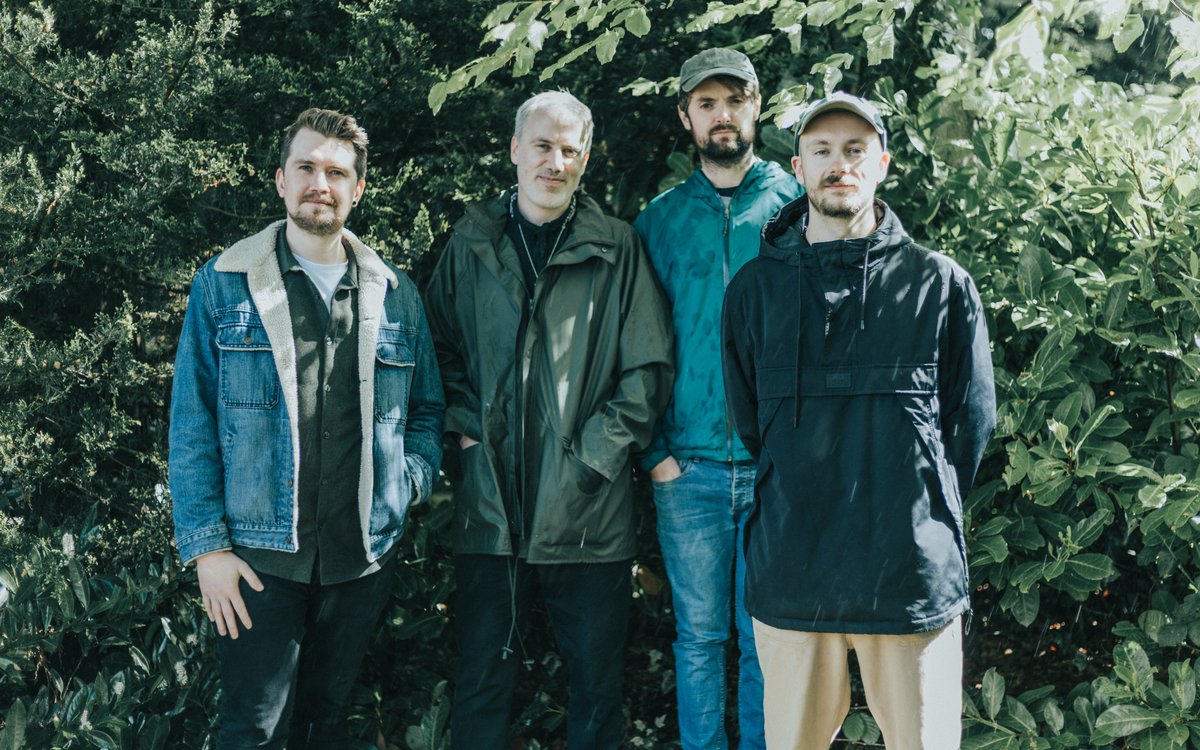 Our album is out everywhere in 2 days! Here stand the core 4 musicians who put the album together, alongside producer extraordinaire @CaolanAustin 

Pre-save it on your streaming service of choice/come hear the songs live at a gig: linktr.ee/smallmint

📷 : <a href="/chrisneilmckay/">chris 📸</a>